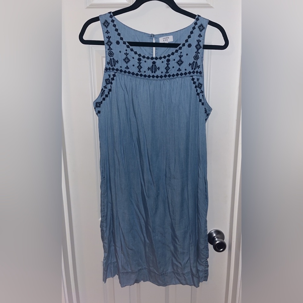 Crown & Ivy dress